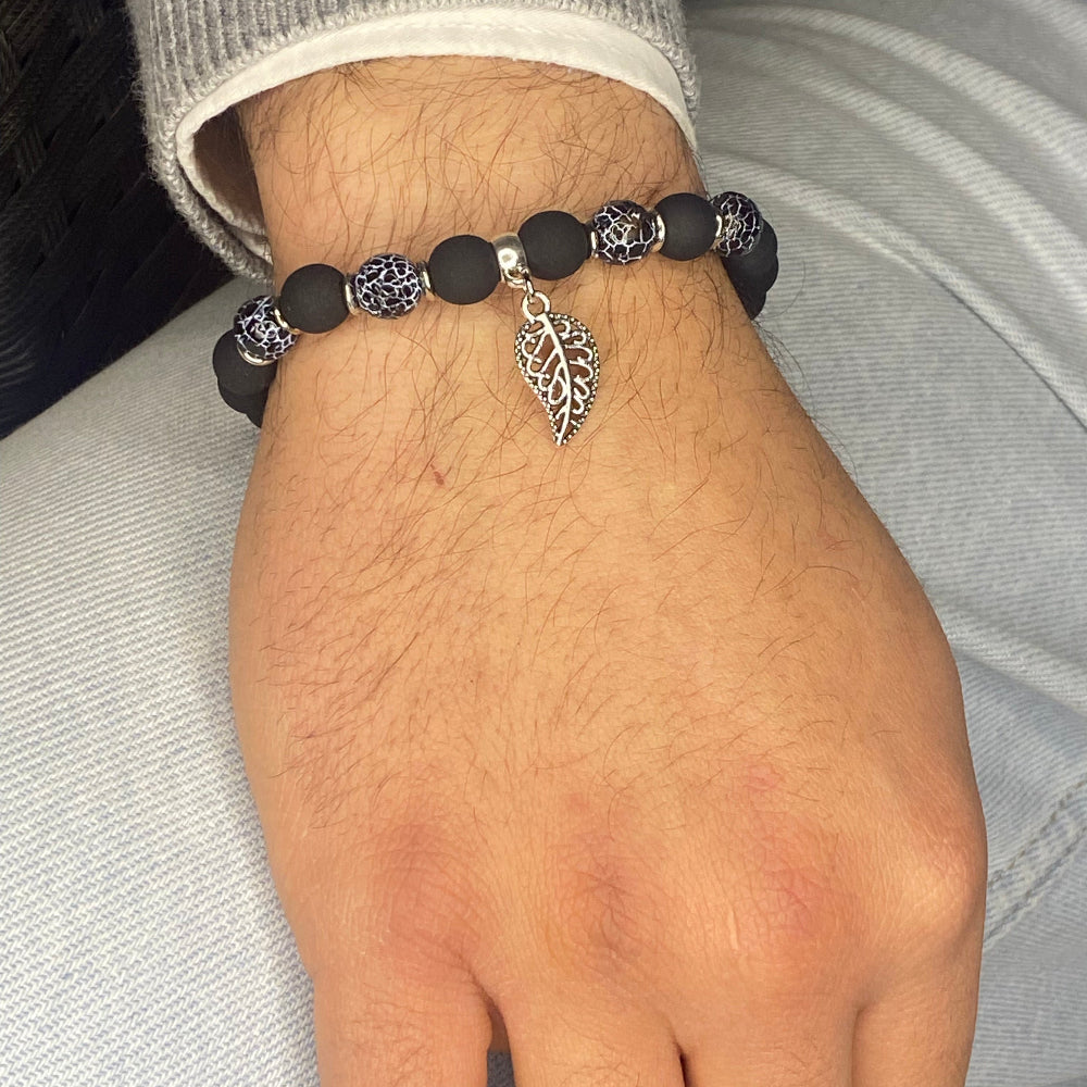 Bracciale nera e blu screziata con Foglia Indossato da Uomo - ungioielloperte